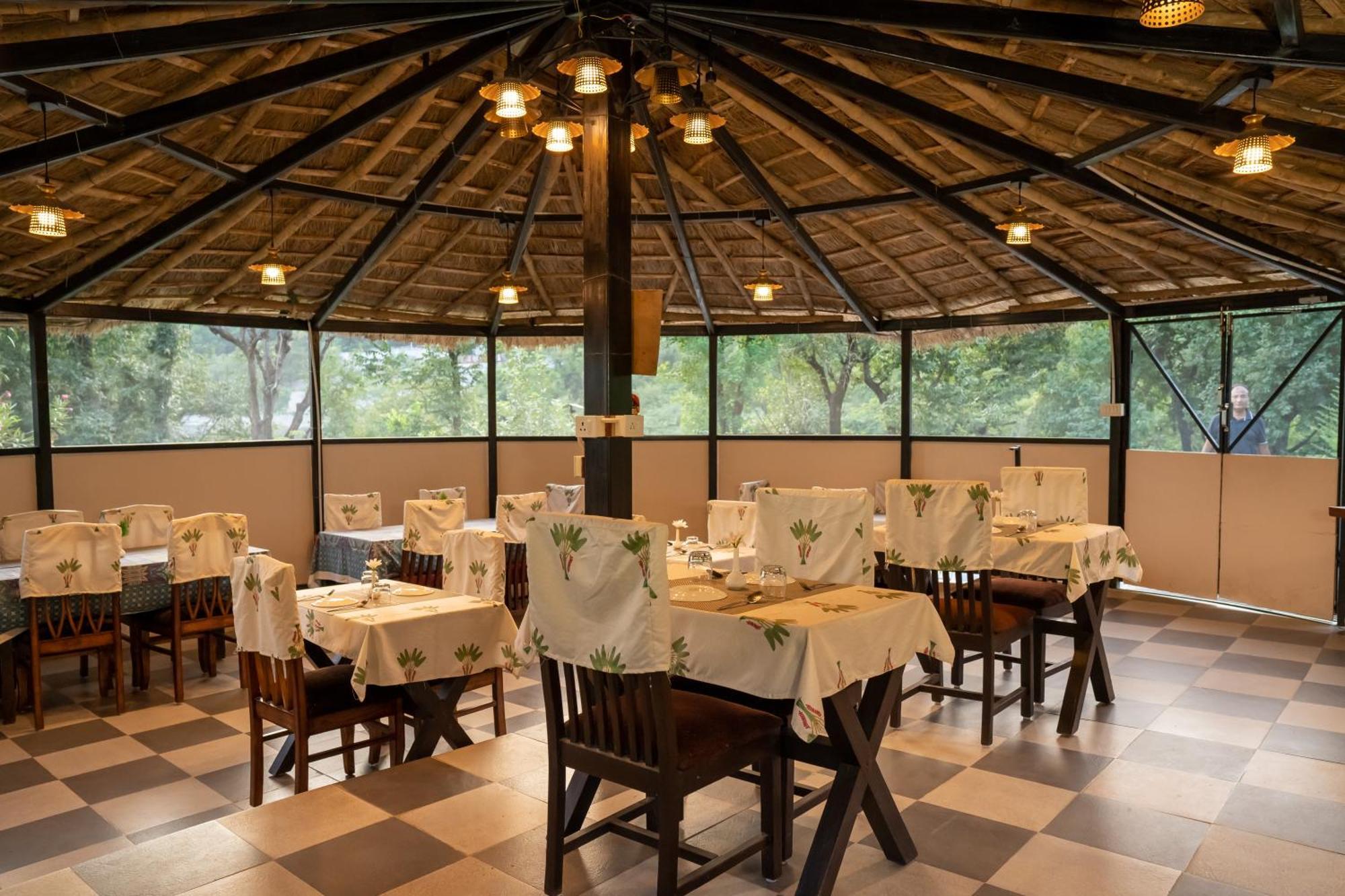Dev Bhoomi Farms & Cottages Νταραμσάλα Εξωτερικό φωτογραφία