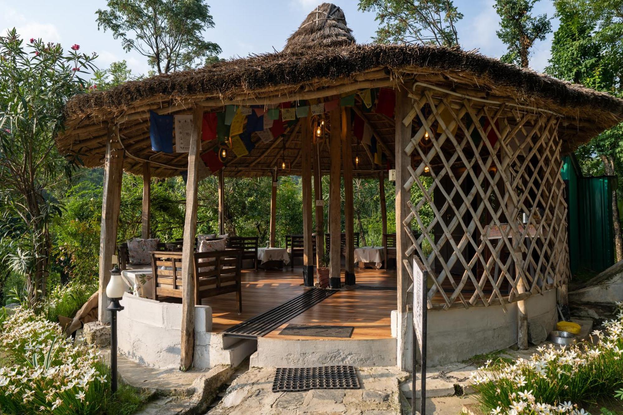 Dev Bhoomi Farms & Cottages Νταραμσάλα Εξωτερικό φωτογραφία