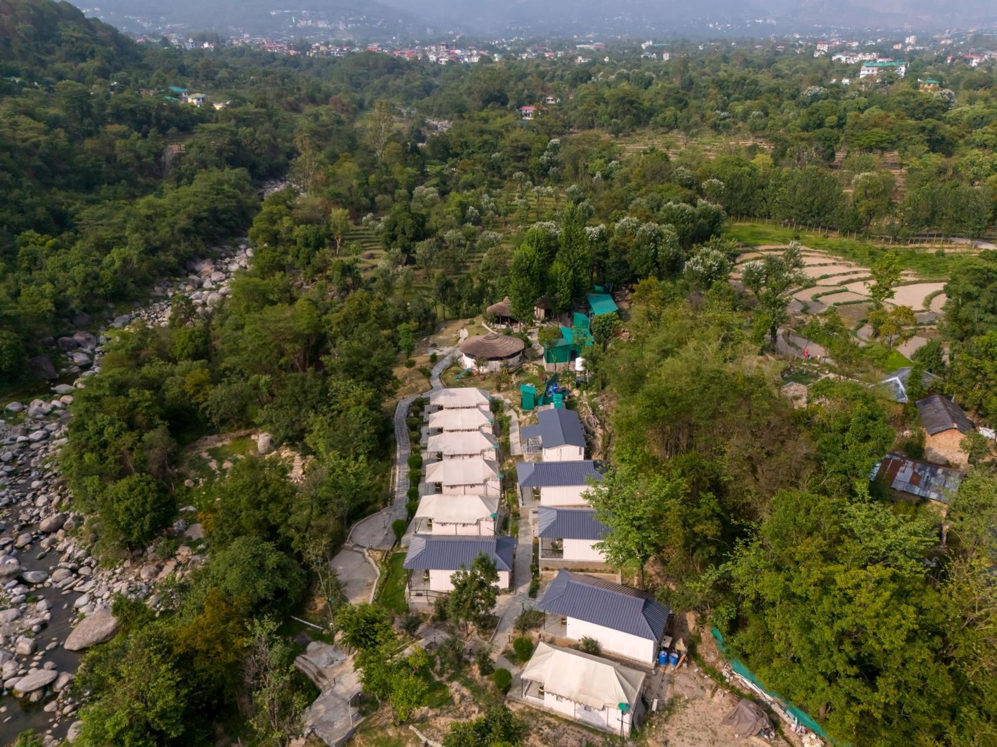 Dev Bhoomi Farms & Cottages Νταραμσάλα Εξωτερικό φωτογραφία