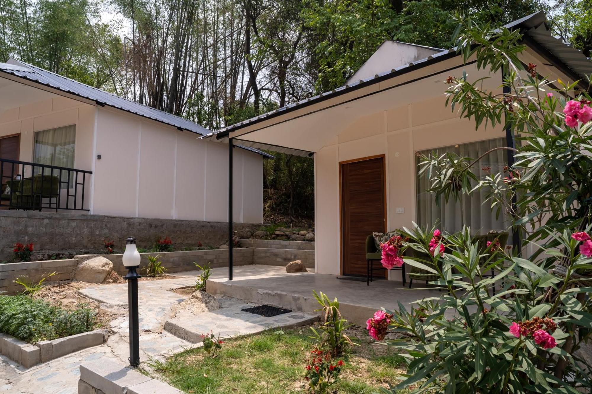 Dev Bhoomi Farms & Cottages Νταραμσάλα Εξωτερικό φωτογραφία