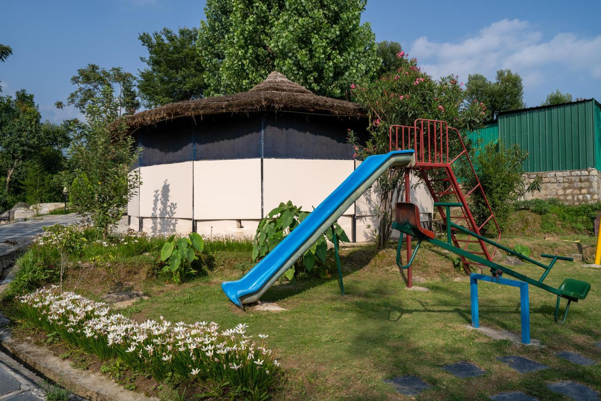 Dev Bhoomi Farms & Cottages Νταραμσάλα Εξωτερικό φωτογραφία